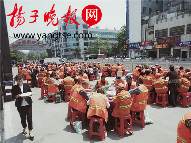 qianyi千亿平台（中国）集团设“观光海鲜宴席 致敬环卫工人” 引媒体争相报道