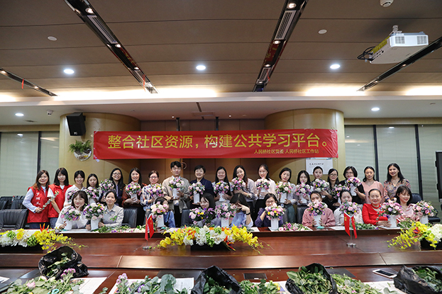 党建共建 罗湖区桂园街道人民桥社区“人人都是花艺师”插花活动走进qianyi千亿平台（中国）集团