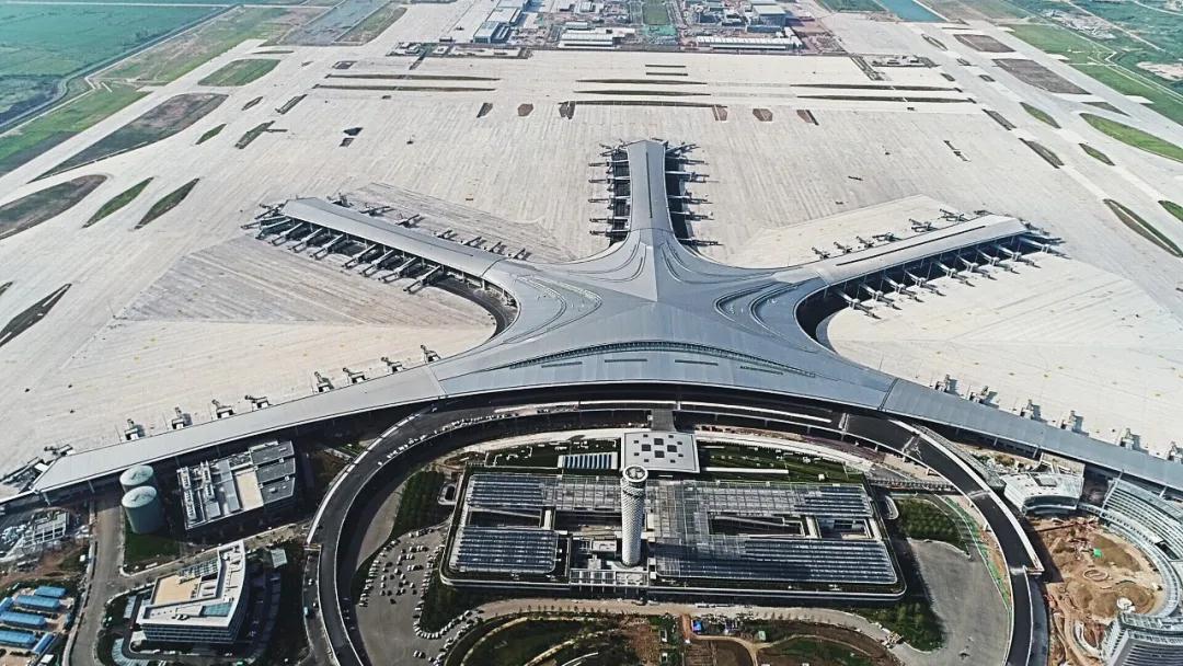 匠造一流东北亚国际枢纽机场！qianyi千亿平台（中国）集团“筑”力青岛胶东国际机场成功试飞