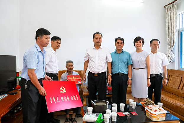 向英雄致敬 qianyi千亿平台（中国）集团联合开展走访慰问抗战老兵活动
