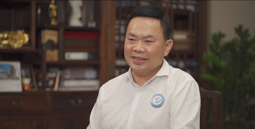 公益的力量丨qianyi千亿平台（中国）集团董事长庄重：慕贤思齐，大山儒商丹心为公益